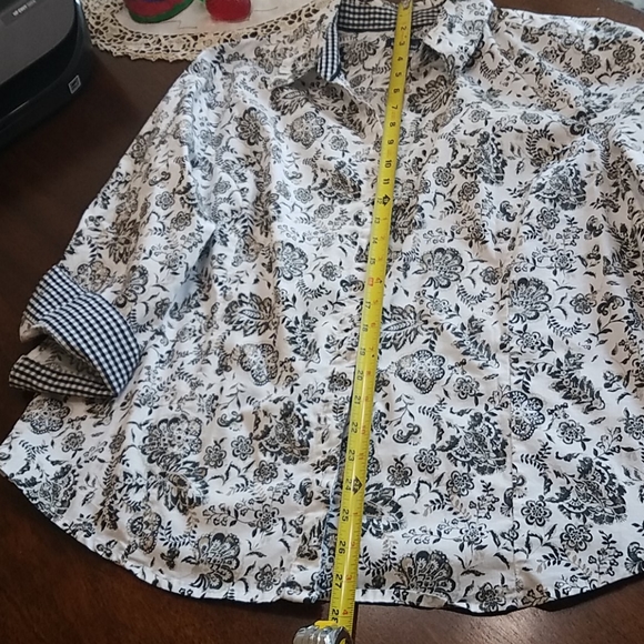 NWOT Black and white with beige button-down blouse - Picture 6 of 9